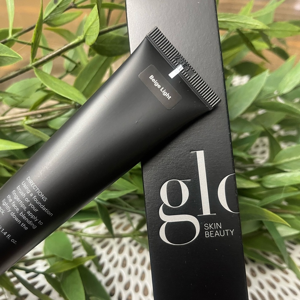 Glo Skin Beauty Satin Cream Foundation - Beige Light - Picture 3 of 3